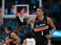 NBA: Wembanyama marca 35 pontos na estreia nos playoffs, Spurs derrota Path Blazers
