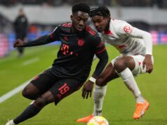 Alphonso Davies, do Canadá, é nomeado para o banco do Bayern após lesão