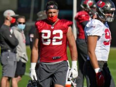 O futebol de bandeira dá ao ex-tight finish canadense da NFL, Antony Auclair, o melhor de dois mundos