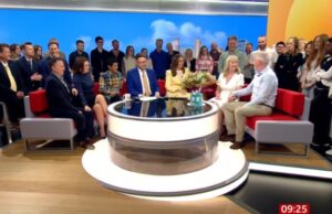 Os telespectadores da BBC percebem o desaparecimento de Charlie Stayt enquanto Carol Kirkwood termina o emocionante present ultimate