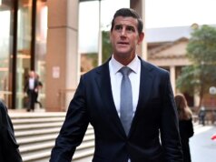 O veterano mais condecorado da Austrália sai em liberdade sob fiança por acusações de crimes de guerra relacionados às mortes de afegãos
