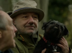 Bob Mortimer ‘muito, muito triste’ após a morte do cachorro Gone Fishing Ted, conforme revelada a última aparição do animal na TV