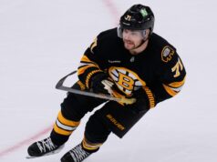 Viktor Arvidsson, do Bruins, fora do jogo 5 contra Sabres