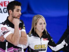Canadá derrota Finlândia no campeonato mundial de curling de duplas mistas