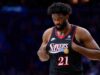 Relatório: Joel Embiid, do 76ers, não deverá estar disponível para o torneio play-in