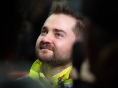 Canadá vence pela quinta vez consecutiva e cria deadlock no topo da classificação mundial de curling