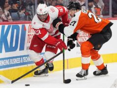 Kane marca um gol essential na vitória dos Crimson Wings sobre os Flyers em uma corrida de playoff