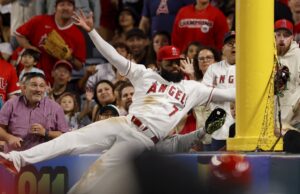 Adell rouba três house runs no que Torii Hunter chama de “o melhor jogo defensivo que já vi”
