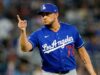 Miguel Rojas, dos Dodgers, arranhou tarde contra Blue Jays, Hyeseong Kim na SS