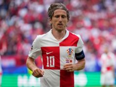 Modric, da Croácia, quebra uma maçã do rosto e agora corre para estar pronto para a Copa do Mundo