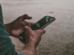 Os restaurantes estão nos forçando a guardar os telefones e não estou reclamando