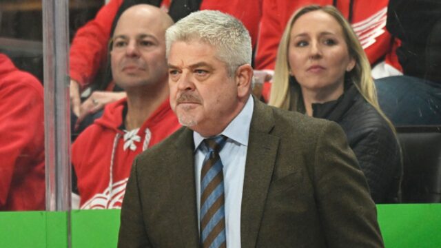 Detroit-Red-Wings-head-coach-Todd-McLellan.jpg