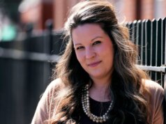 Médico indiciado por 81 novas acusações de agressão sexual em caso envolvendo dezenas de vítimas