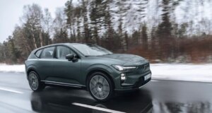 O plano da Volvo para fabricar software, e não baterias maiores, é o segredo para uma autonomia EV mais longa