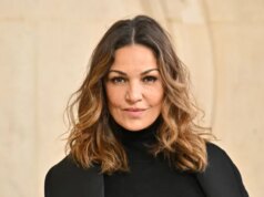 A atriz de Luther, Nadia Farès, morre aos 57 anos após ser encontrada inconsciente na piscina da academia