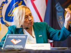 Governador do Maine veta moratória de knowledge middle histórico