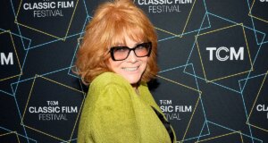 Ann-Margret sofre lesão dolorosa em acidente doméstico aos 84 anos