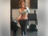 Jennifer Lopez deixa os fãs em frenesi ao exibir abdominais esculpidos em selfies na academia