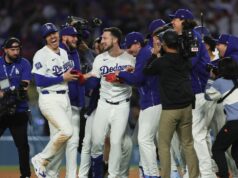 Tucker consegue corridas vitoriosas enquanto os Dodgers ultrapassam os Marlins