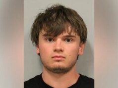 Turista do Havaí acusado de tentativa de homicídio, acusado de esfaquear capitão veterano de barco em passeio de mergulho com snorkel