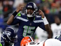 O jornaleiro da NFL PJ Walker se aposenta após uma carreira de futebol profissional de nove temporadas