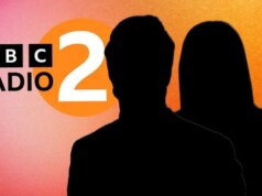 Duas estrelas da BBC surgem como pioneiras para substituir Scott Mills na Rádio 2