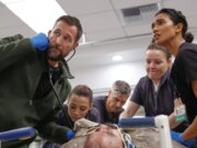 Cancele seus planos para o fim de semana de Páscoa e aproveite esses reveals incríveis