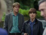 Mulher aterrorizada tropeça em arbustos após invasão sinistra de Past Paradise