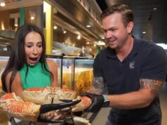 Repórter meteorológico hospitalizado após dolorosa gafe no ar com caranguejo