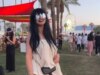 Uma das maiores supermodelos do mundo está irreconhecível no Coachella com um disfarce ousado