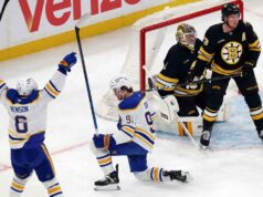 Sabres marcam quatro gols no primeiro período e lideram a série por 3-1 sobre os Bruins