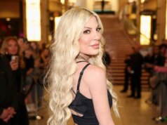 Tori Spelling, crianças levadas ao hospital após acidente de carro no sul da Califórnia