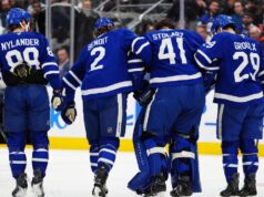 Stolarz, do Maple Leafs, sai do jogo contra o Capitals com aparente lesão