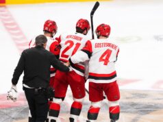 Alexander Nikishin, do Hurricanes, é diagnosticado com concussão