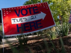 Carville e o co-apresentador lamentam que Trump tenha desencadeado uma guerra de redistritamento, fazendo ambos os partidos parecerem cínicos