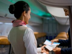 Companhia aérea reprime peso, condicionamento físico e saúde da tripulação, alertando que alguns funcionários podem ser retirados dos voos