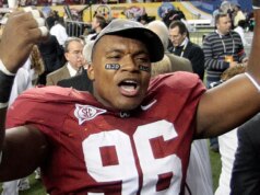 Campeão nacional de futebol universitário que usava perucas em esquema de fraude se declara culpado das acusações