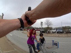 Polícia mata mulher acusada de sequestrar e matar criança no Walmart de Omaha