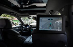Ficar preso dentro de um Robotaxi com defeito é uma coisa totalmente nova para se ter medo