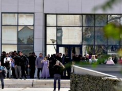 Homem de 89 anos supostamente abre fogo com espingarda na capital grega, ferindo 4