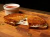 Qual é a chave para um melhor queijo vegano? Microcervejarias, diz uma startup