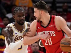 Ayton, do Lakers, foi expulso após cotovelada ‘desnecessária e excessiva’ em Sengun