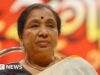 Celebridades e fãs prestam homenagens a Asha Bhosle