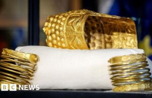 Antigo capacete dourado recuperado mais de um ano após assalto a museu holandês