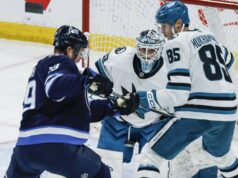 A temporada dos Jets termina com derrota desigual para Sharks e Celebrini