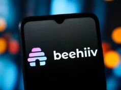 Exclusivo: Beehiiv se expande para podcasting, visando Patreon