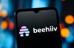 Exclusivo: Beehiiv se expande para podcasting, visando Patreon