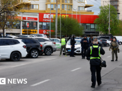 Pelo menos dois mortos quando atirador abre fogo e faz reféns em Kiev