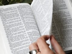 A mídia cristã está desempenhando um papel importante em trazer os jovens de volta à fé, dizem especialistas religiosos