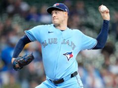Corbin se acomoda contra Brewers, mas a busca de ataque dos Blue Jays continua